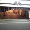 HOTEL MANHATTAN（マンハッタン）十三店(大阪市/ラブホテル)の写真『夜の駐車場の中』by 少佐