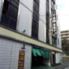 HOTEL TOMBOY（トムボーイ）(神戸市中央区/ラブホテル)の写真『夕方の外観と駐車場入口付近』by 少佐