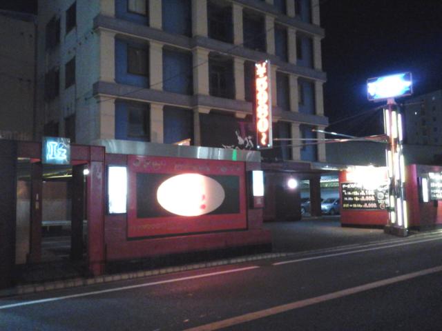 ベイサイドホテル アイズ(船橋市/ラブホテル)の写真『夜の入口  正面南側全景』by ルーリー９nine