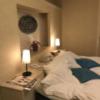 ホテルGIG（ジーアイジー）(川越市/ラブホテル)の写真『４０６号室ベッド周り』by H.R委員