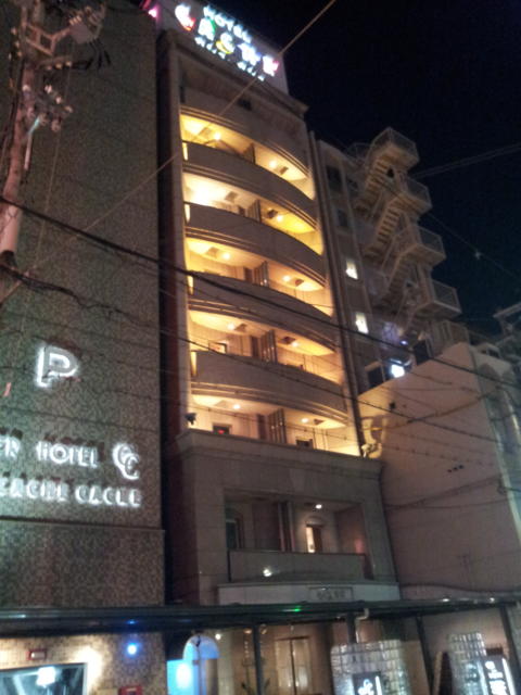 HOTEL CACHI（カシュカシュ）(大阪市/ラブホテル)の写真『夜の外観③』by 少佐