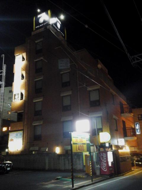 HOTEL WILL BAY CITY(船橋市/ラブホテル)の写真『夜の外観  西側全景  船橋駅、隣接駐車場方向より』by ルーリー９nine