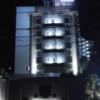 ホテル LEI（レイ）(船橋市/ラブホテル)の写真『夜の外観  南側(建物正面に正対する)概観』by ルーリー９nine