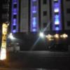 MG City Hotel（エムジーシティホテル）(船橋市/ラブホテル)の写真『夜の屋外駐車場  敷地外南側隣接』by ルーリー９nine