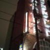 ラ・ヴィアンローズ(大阪市/ラブホテル)の写真『夜の外観⑤』by 少佐