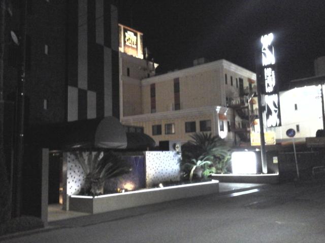 HOTEL SHIP'S（シップス）(船橋市/ラブホテル)の写真『夜の入口  南側全景(南西方向より望む)』by ルーリー９nine