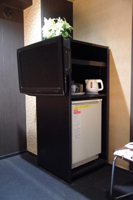 HOTEL LAFORET（ラフォーレ）(豊島区/ラブホテル)の写真『206号室　テレビと備品類』by マーケンワン