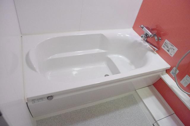 HOTEL LAFORET（ラフォーレ）(豊島区/ラブホテル)の写真『206号室　浴室内浴槽』by マーケンワン