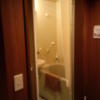 HOTEL Fine(ファイン)(新宿区/ラブホテル)の写真『301号室　ユニットバスをドアの外から　左には写っていないトイレがあります』by ニューロン