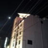 HOTEL ZEN（ゼン）(大阪市/ラブホテル)の写真『夜の外観①』by 少佐
