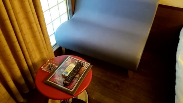 HOTEL RIVIERA(リビエラ)(横浜市西区/ラブホテル)の写真『5Ｂ号室　ソファー』by 三枚坂