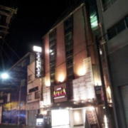ホテルアフリカ桜川店(大阪市/ラブホテル)の写真『夜の外観⑤』by 少佐