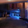 ホテル is（アイエス）(大阪市/ラブホテル)の写真『夜の駐車場の中』by 少佐