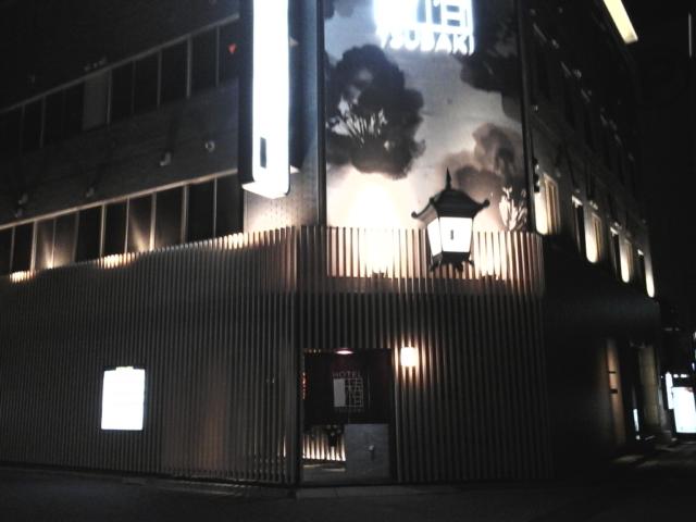 HOTEL TSUBAKI 錦糸町(墨田区/ラブホテル)の写真『夜の入口  北東の角全景』by ルーリー９nine