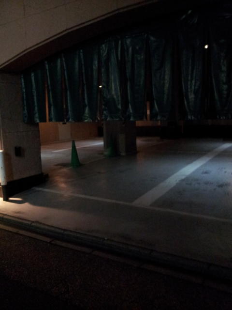 HOTEL Clover（クローバー）(名古屋市中村区/ラブホテル)の写真『暗いけど駐車場の中』by 少佐