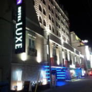 HOTEL LUXE（リュクス）(名古屋市東区/ラブホテル)の写真『夜の外観⑤』by 少佐