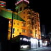 HOTEL L'ERMITAGE(エルミタージュ)(名古屋市熱田区/ラブホテル)の写真『夜の外観⑤』by 少佐