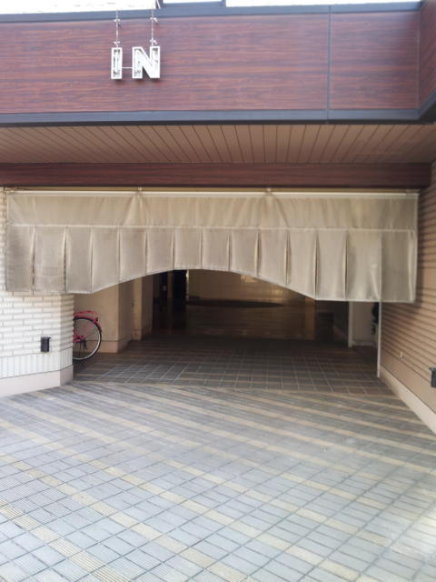 HOTEL felice(フェリーチェ)  名駅店(名古屋市西区/ラブホテル)の写真『昼の駐車場入口』by 少佐