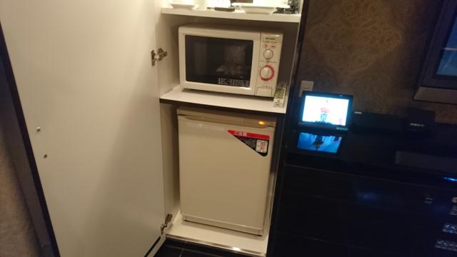 アラウダリゾート国立(国立市/ラブホテル)の写真『504号室、電子レンジと冷蔵庫』by おむすび