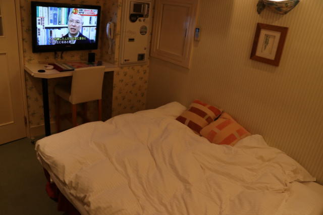 ホテル アップル(八王子市/ラブホテル)の写真『209号室部屋全体（奥側から）』by 夕立朝立