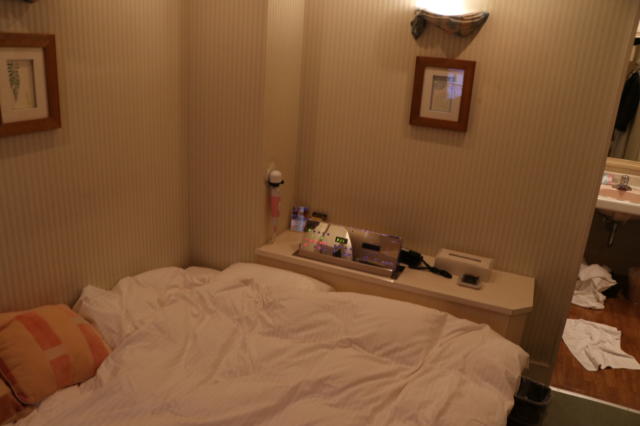 ホテル アップル(八王子市/ラブホテル)の写真『209号室部屋全体（入口側から）』by 夕立朝立