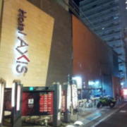 HOTEL AXIS（アクシス）(大阪市/ラブホテル)の写真『夜の外観①』by 少佐