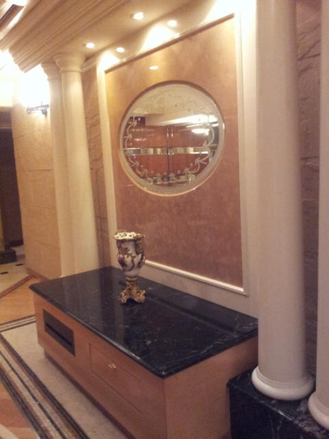 HOTEL TIFFARD（ティファード）(新宿区/ラブホテル)の写真『飾り台と鏡』by 少佐