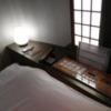 HOTEL GRASSINO URBAN RESORT(立川市/ラブホテル)の写真『302号、ベッド枕元』by おむすび