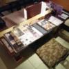 HOTEL GRASSINO URBAN RESORT(立川市/ラブホテル)の写真『302号、テーブルと座椅子、下は琉球畳』by おむすび