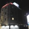 RESORT W HOTEL（リゾートダブルホテル）(さいたま市岩槻区/ラブホテル)の写真『夜の外観  南西の角全景(左手：正面西側)』by ルーリー９nine