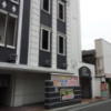 hotel Carnet（カルネ）(尼崎市/ラブホテル)の写真『昼の外観と入口付近』by 少佐