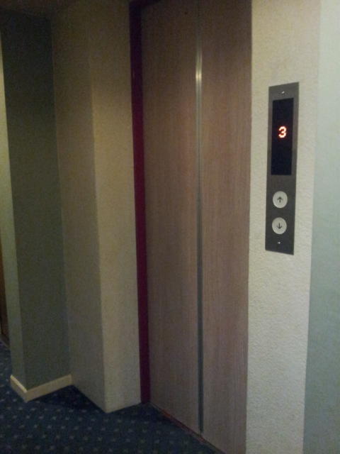 ジロー(新宿区/ラブホテル)の写真『2階のエレベーターホール』by 少佐