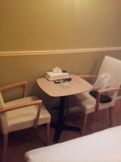 ジロー(新宿区/ラブホテル)の写真『テーブルとチェア』by 少佐