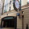 HOTELサラ・デル・レイ 大阪ナンバ(大阪市/ラブホテル)の写真『昼の駐車場出入口付近』by 少佐
