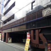 ユーズアネックス(大阪市/ラブホテル)の写真『昼の駐車場出入口付近』by 少佐