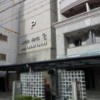 HOTEL CACHI（カシュカシュ）(大阪市/ラブホテル)の写真『昼のホテル外観と立体駐車場②』by 少佐