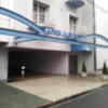 HOTEL LOIRE（ロワール）(大阪市/ラブホテル)の写真『朝の駐車場出入口付近』by 少佐
