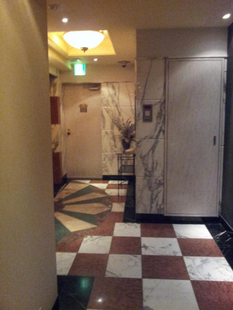 HOTEL PROUD（プラウド）(新宿区/ラブホテル)の写真『5階の廊下①』by 少佐