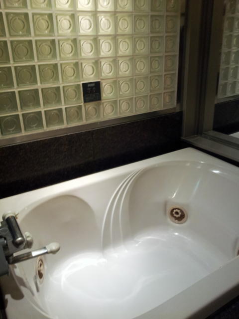 HOTEL TIFFARD（ティファード）(新宿区/ラブホテル)の写真『803号室の浴槽②』by 少佐