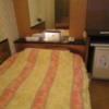 ホテルLALA33(豊島区/ラブホテル)の写真『207　ベッド（正面の鏡がエロいです）』by ゆかるん