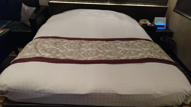 アラウダリゾート国立(国立市/ラブホテル)の写真『509号室、ベッド』by おむすび