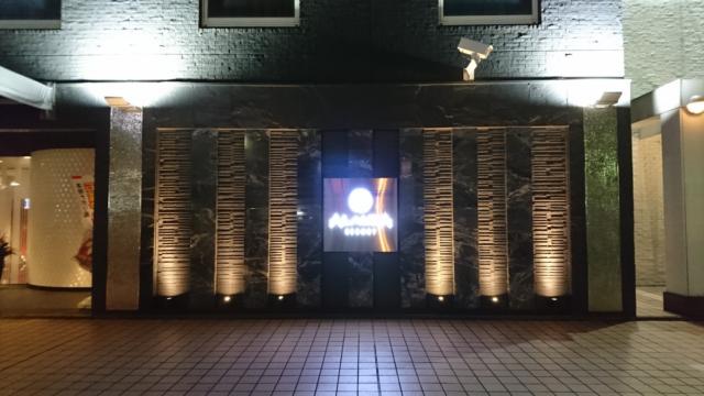 アラウダリゾート国立(国立市/ラブホテル)の写真『夜の外壁』by おむすび