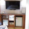 ビーナス(新宿区/ラブホテル)の写真『401号室　テレビほか備品類』by マーケンワン