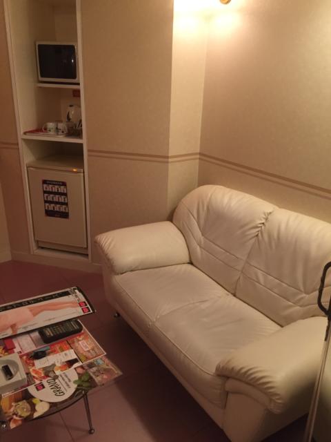 ホテル ロッソ(羽島市/ラブホテル)の写真『604号室 ソファ』by momona