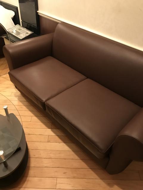 HOTEL TIFFARD（ティファード）(新宿区/ラブホテル)の写真『310号室のソファ』by 少佐