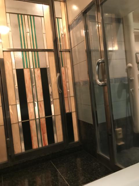 HOTEL TIFFARD（ティファード）(新宿区/ラブホテル)の写真『浴室からのサウナ室の扉』by 少佐