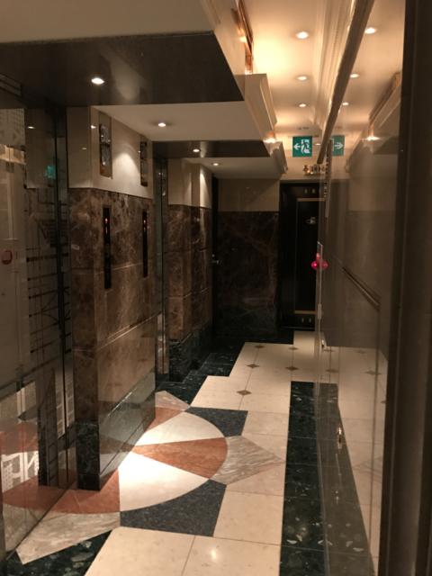 HOTEL TIFFARD（ティファード）(新宿区/ラブホテル)の写真『3階のエレベーターホール』by 少佐