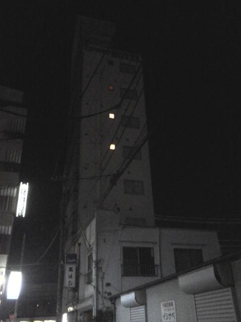 TOWER HOTEL(足立区/ラブホテル)の写真『夜の外観  東側(タワー側棟)』by ルーリー９nine