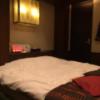 ミント 池袋店(豊島区/ラブホテル)の写真『102号室 ベッド、照明』by mee