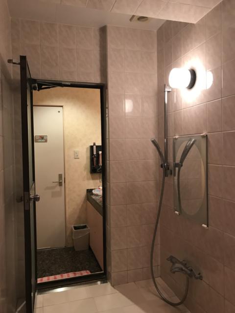 ラピア(新宿区/ラブホテル)の写真『207号室の浴室③』by 少佐
